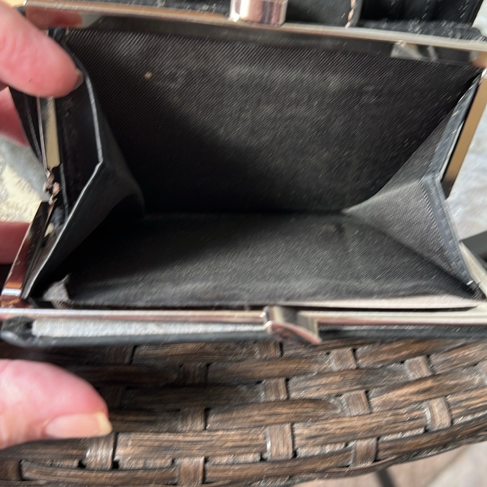 Womens black leather kisslock wallet - Picture 5 of 8
